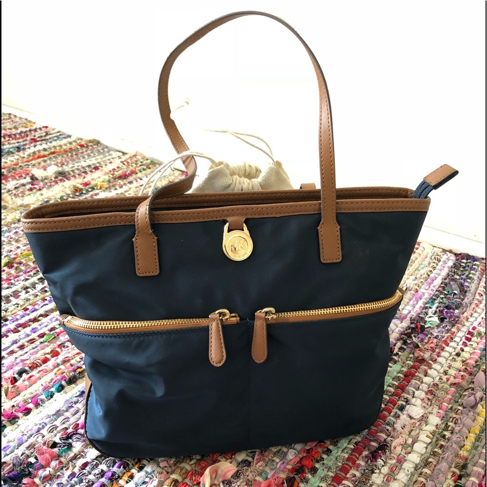 Michael Kors Navy purse!